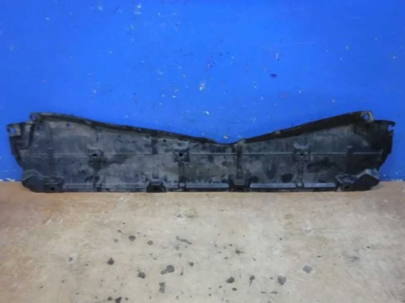 Пыльник двигателя центральный Toyota RAV4