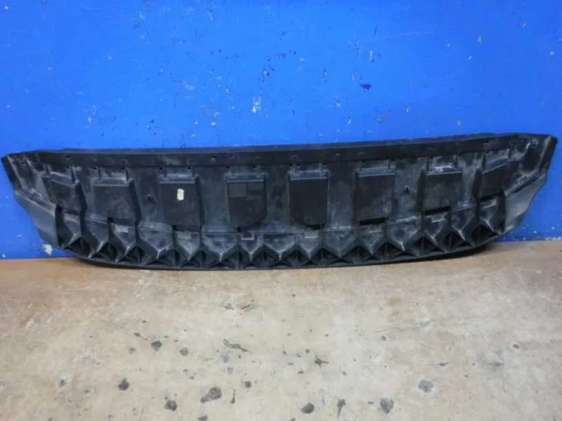 Пыльник двигателя центральный Skoda Rapid