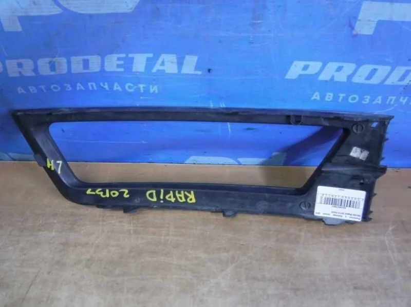 Решетка в бампер левая Skoda Rapid