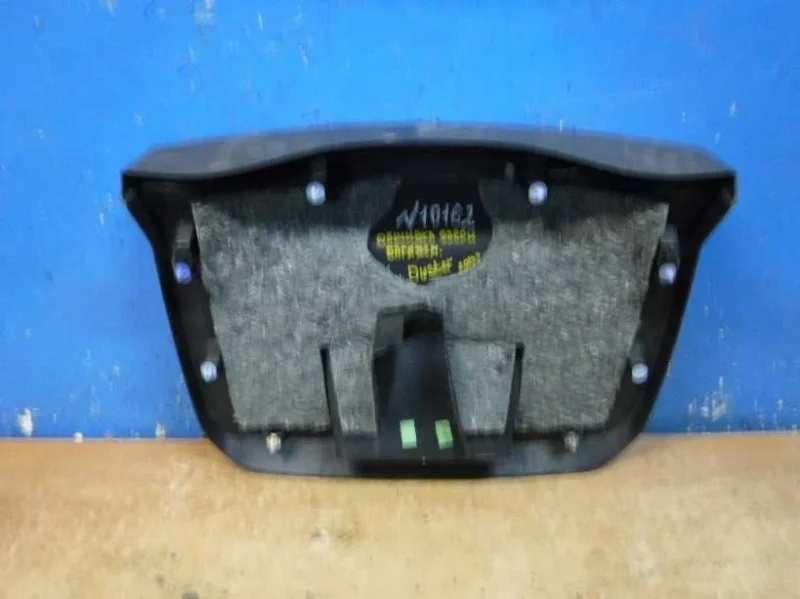 Обшивка двери багажника Renault Duster