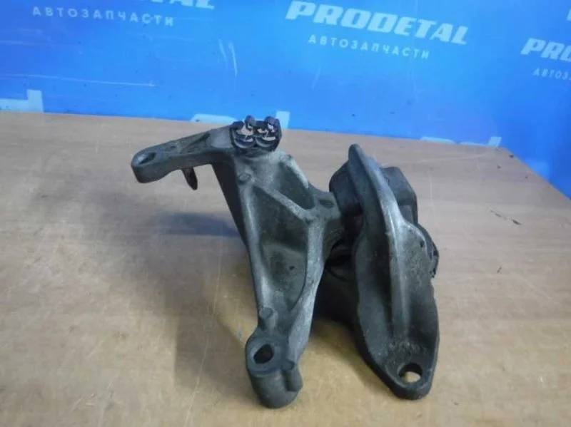 Опора двигателя правая Renault Fluence