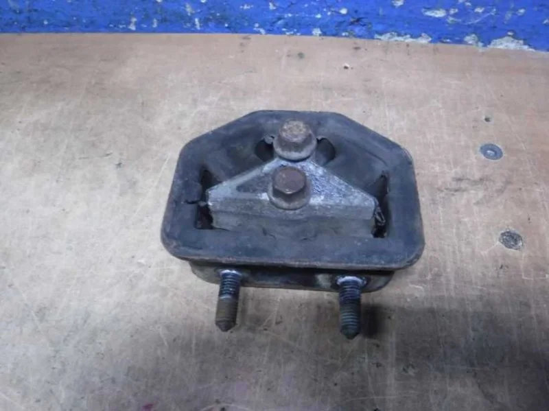 Опора двигателя правая Chevrolet Lanos