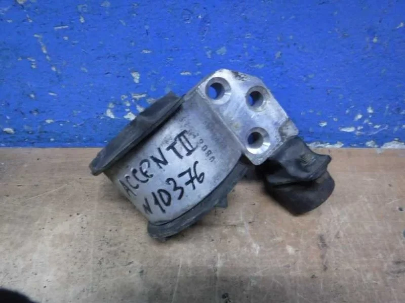 Опора двигателя правая Hyundai Accent 2