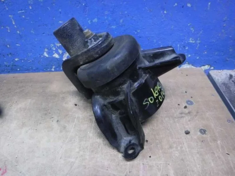 Опора двигателя правая Hyundai Solaris