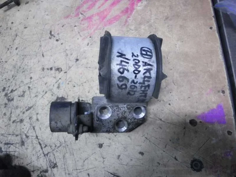 Опора двигателя правая Hyundai Accent 2