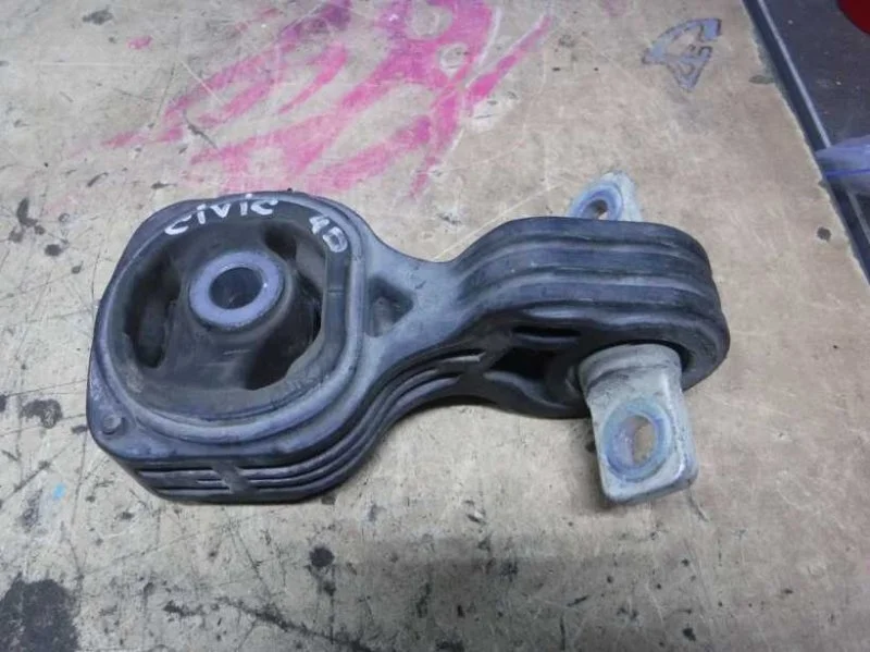 Опора двигателя задняя Honda Civic 4D
