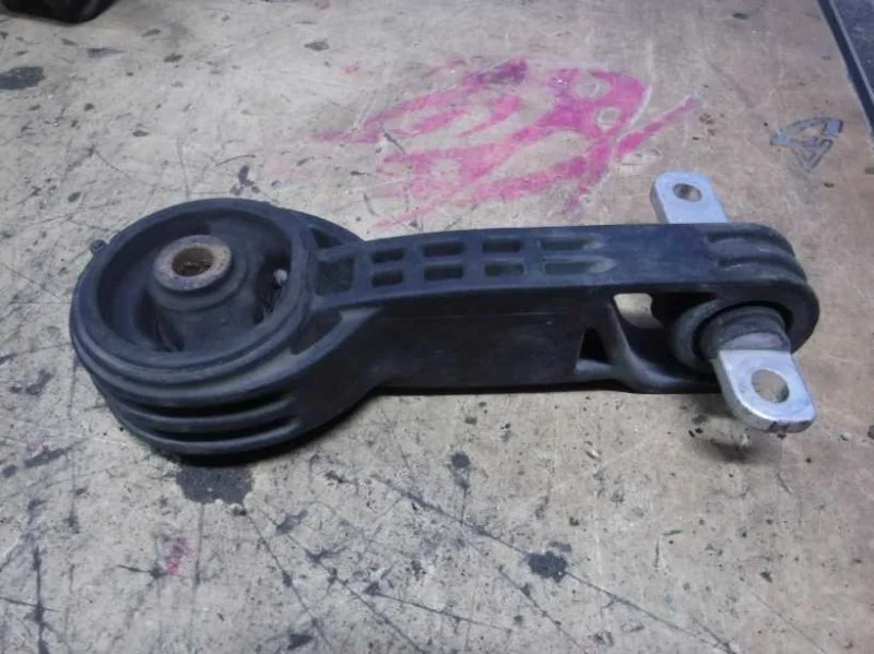 Опора двигателя правая Honda Civic 4D