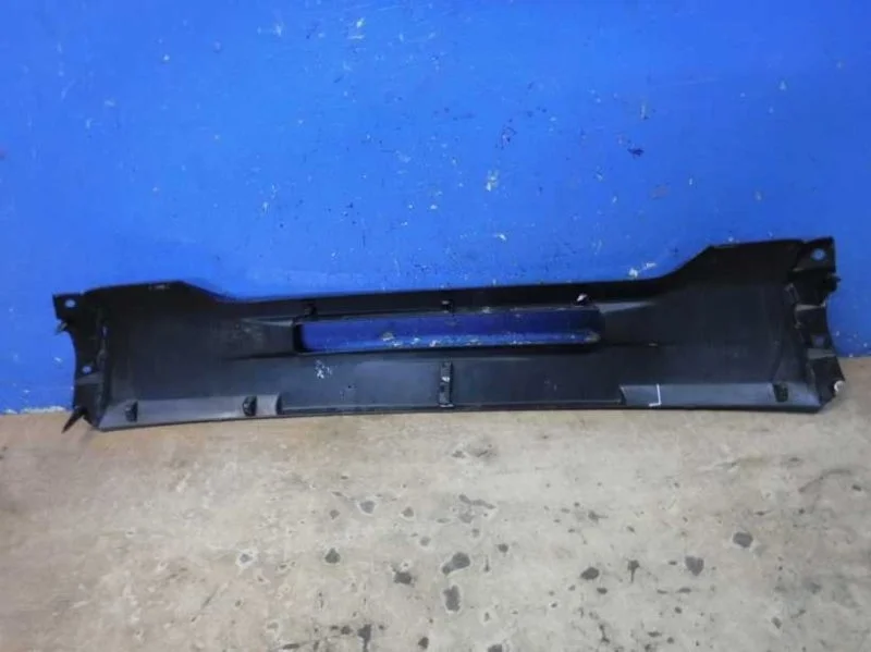 Накладка бампера центральная передняя Mitsubishi