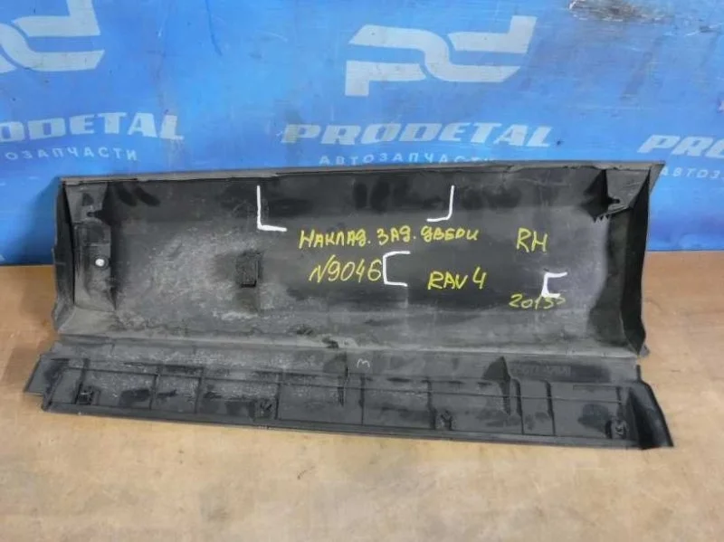 Накладка двери задняя правая Toyota RAV4