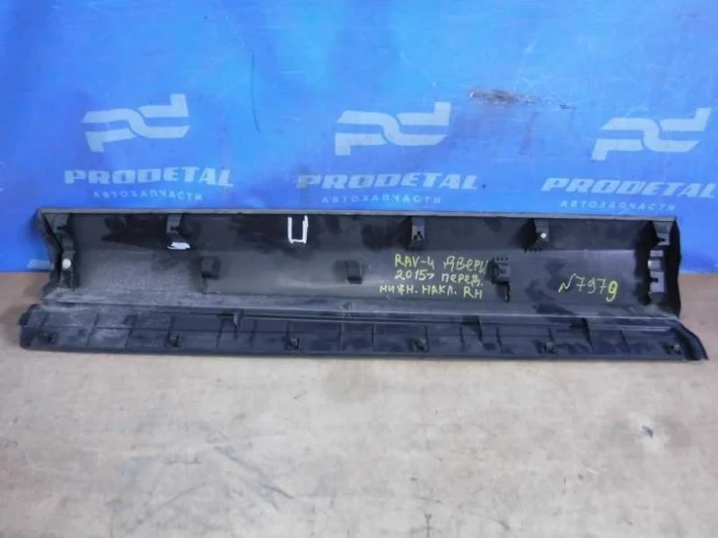 Накладка двери передняя правая Toyota RAV4