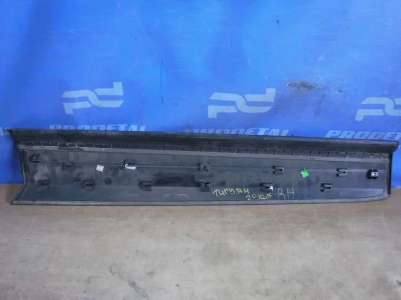 Накладка двери передняя правая Volkswagen Tiguan