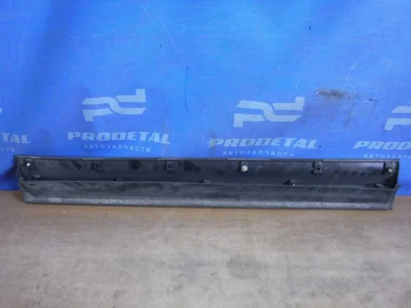 Накладка двери передняя правая Toyota RAV4