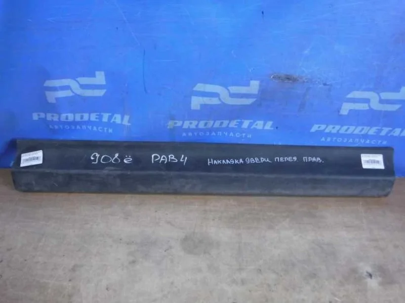 Накладка двери передняя правая Toyota RAV4