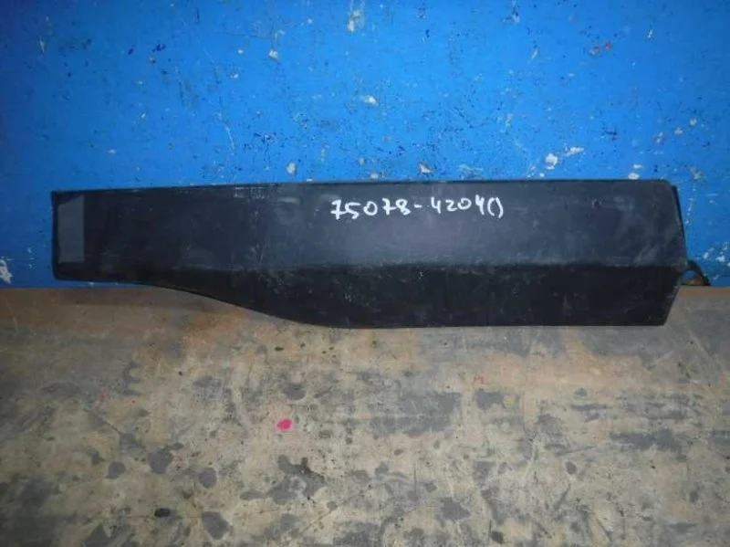 Накладка двери задняя левая Toyota RAV4