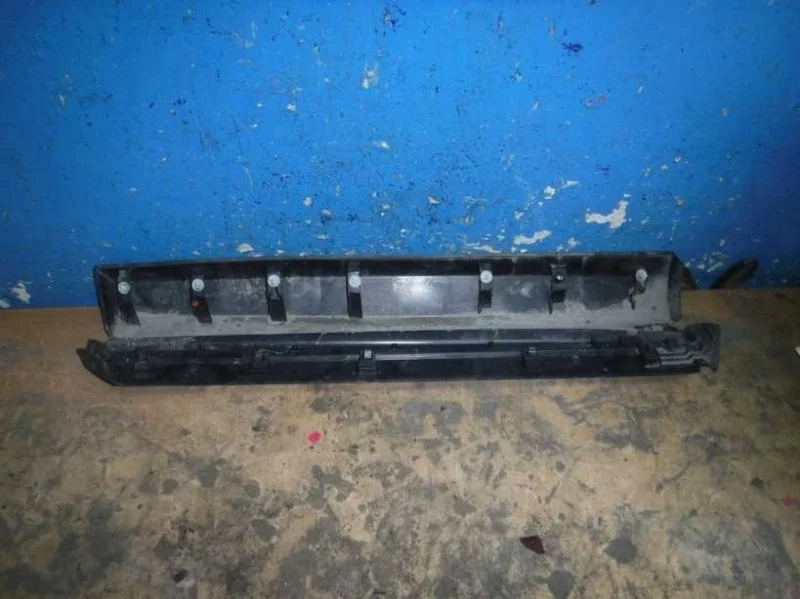 Накладка двери передняя левая Toyota RAV4