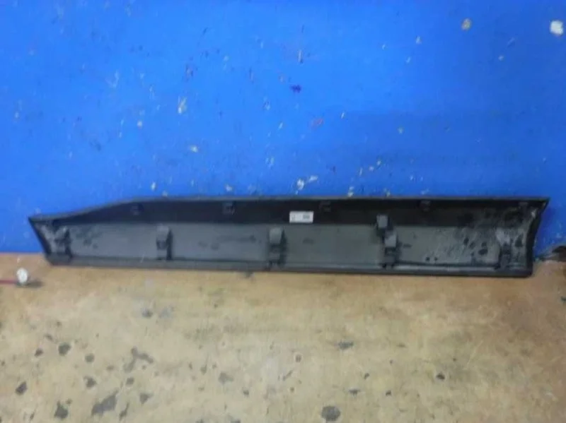 Накладка двери передняя правая Toyota RAV4