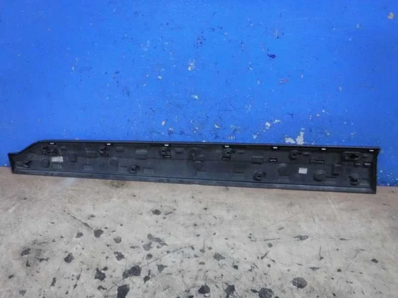 Накладка двери передняя правая Volvo XC90