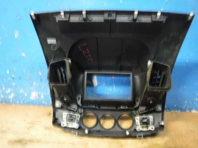 Накладка декоративная Mitsubishi L200 KB