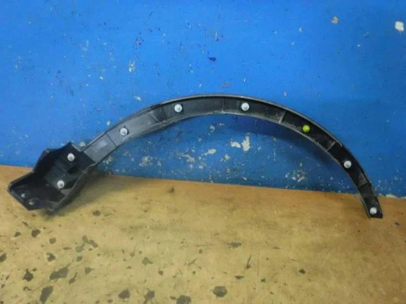 Накладка крыла передняя левая Toyota RAV4