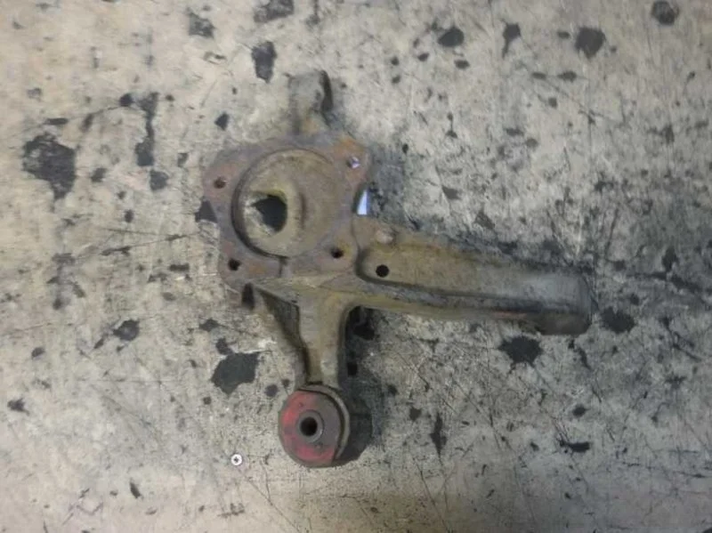 Кулак поворотный задний левый Toyota Camry V40