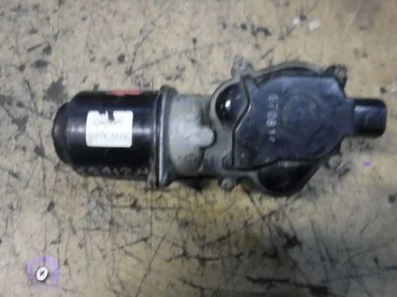 Моторчик стеклоочистителя передний Mitsubishi L200