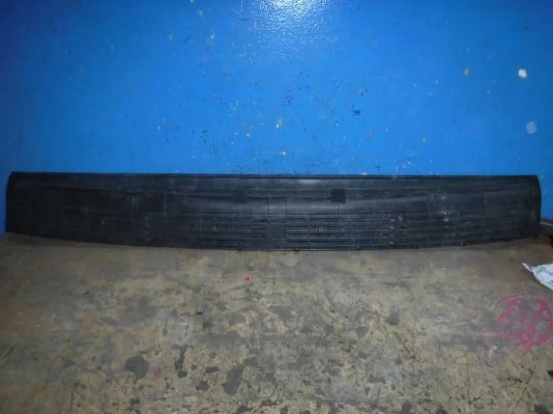 Накладка бампера задняя Lexus LX