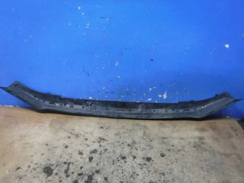 Накладка бампера передняя Toyota RAV4