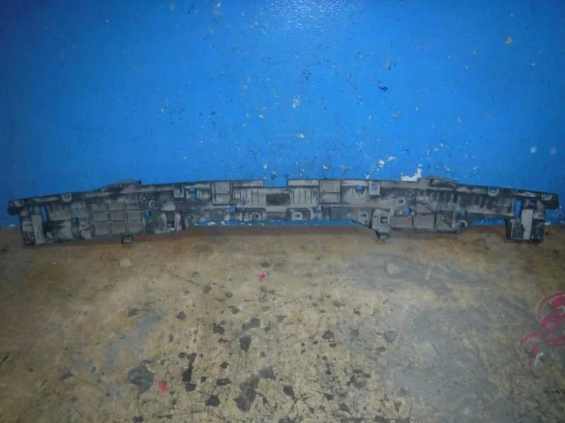 Крепление бампера заднее Toyota Land Cruiser 200