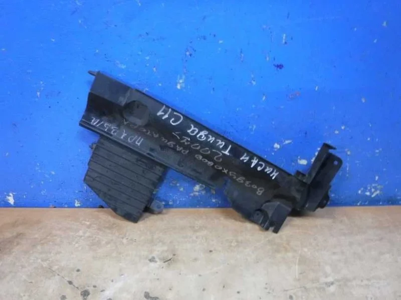 Воздуховод радиатора правый Nissan Tiida C11