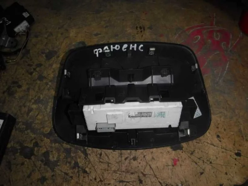 Дисплей информационный Renault Fluence