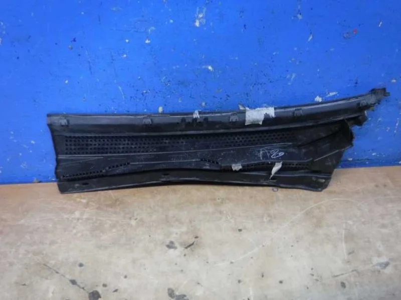 Жабо Mitsubishi Pajero