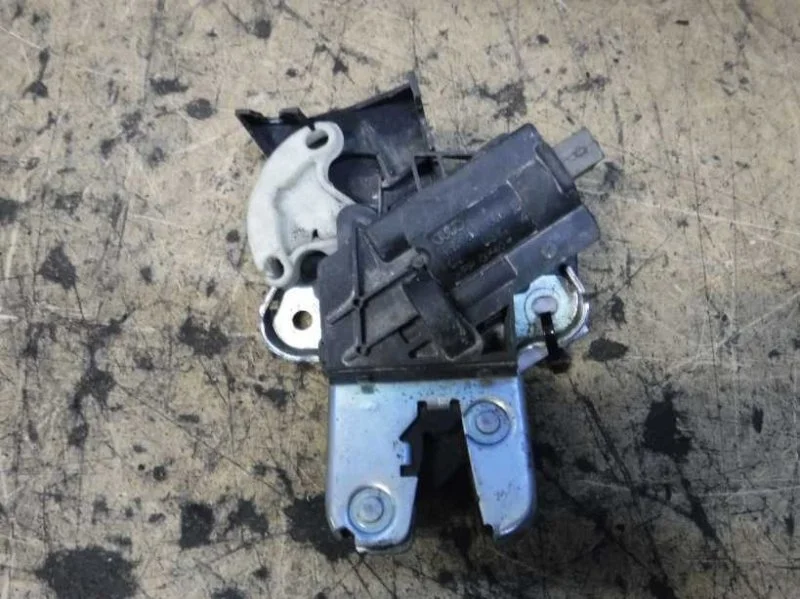 Замок багажника Volkswagen Passat