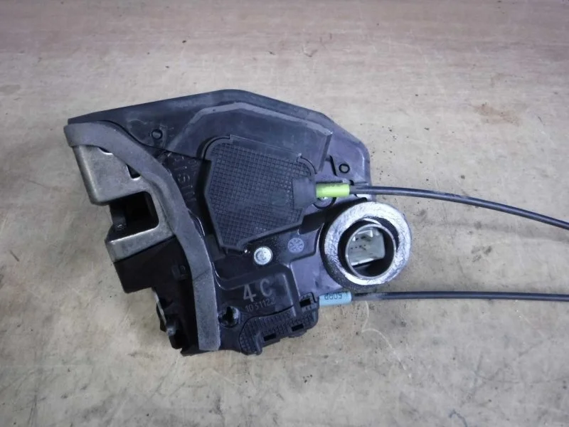 Замок двери задний левый Toyota Camry V40