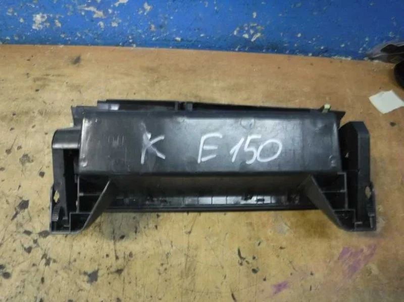 Бардачок Toyota Corolla E15