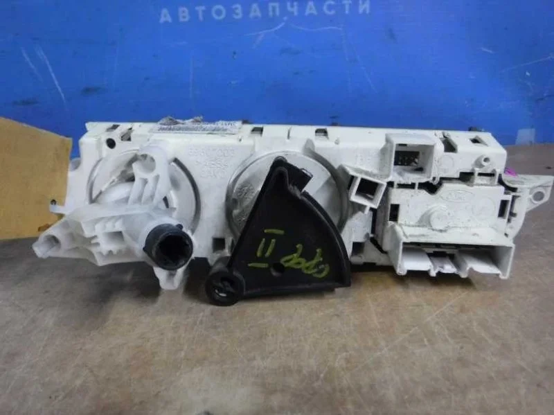 Блок управления отопителем Ford Focus