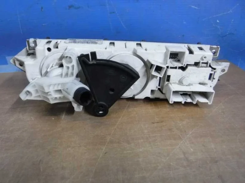 Блок управления отопителем Ford Focus