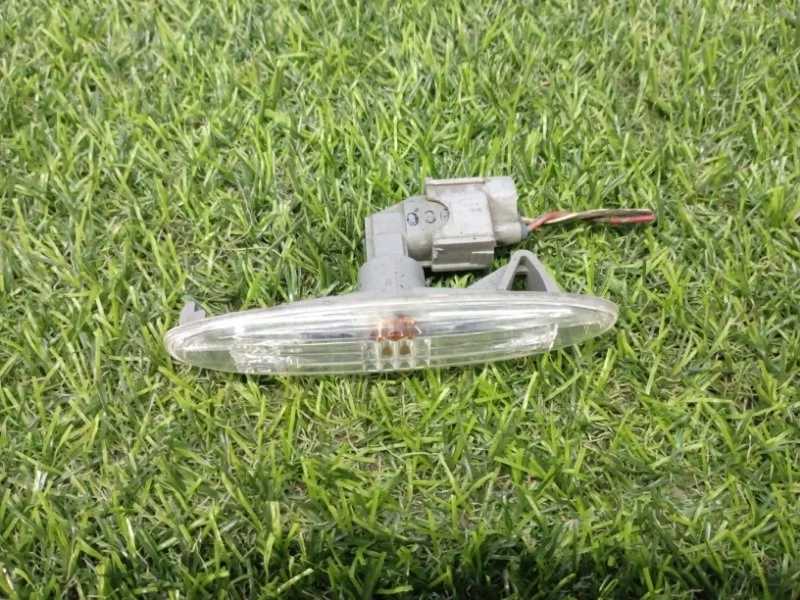 Повторитель поворота в крыло Lexus IS250 2005-2013