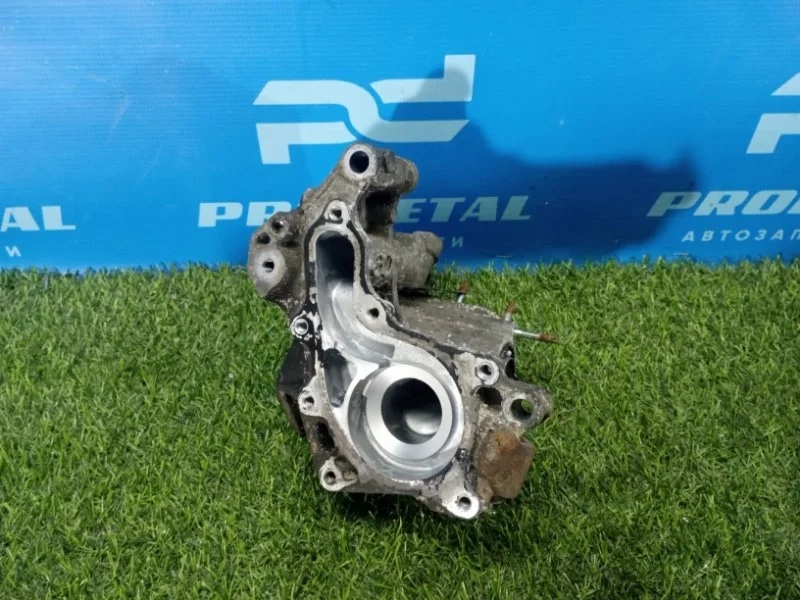 Корпус помпы Toyota Venza 1AR-FE 2009-2017