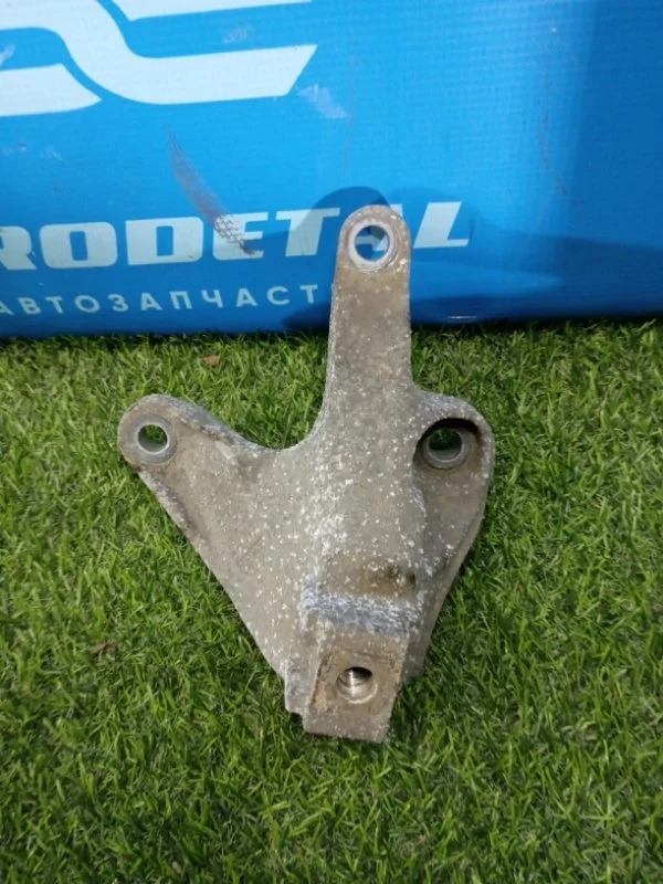 Кронштейн КПП левый Ford Focus 2 2005-2008