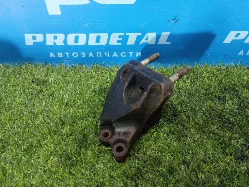 Кронштейн двигателя правый Hyundai ix35 G4FD