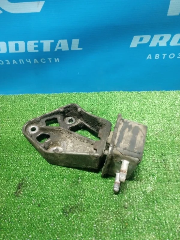 Кронштейн двигателя правый Daewoo Nexia 1.5 16V