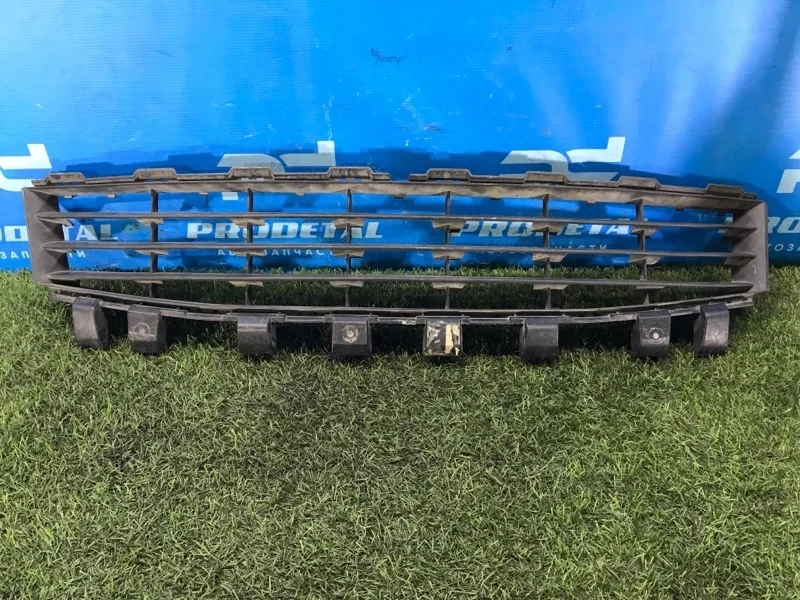 Решетка в бампер передняя Renault Megane 2