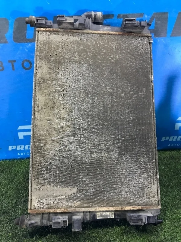 Радиатор охлаждения двигателя Renault Logan