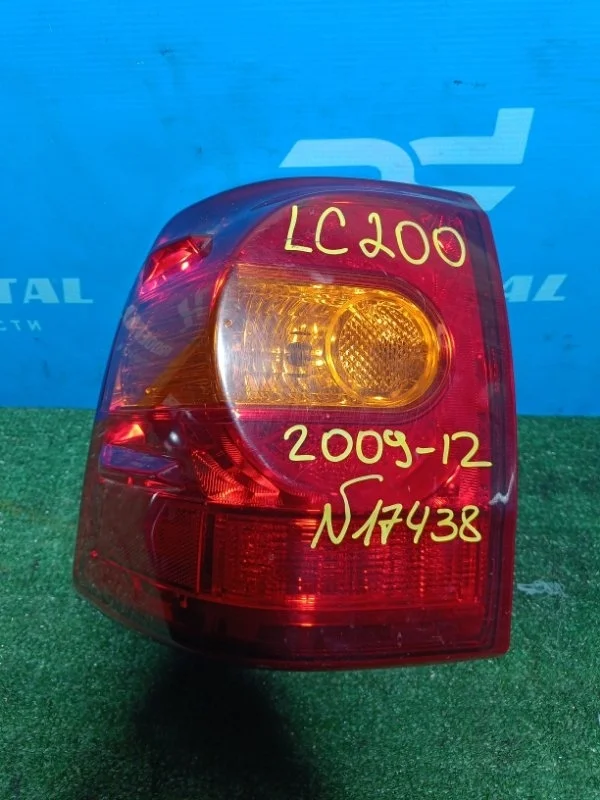 Фонарь задний левый toyota land cruyser