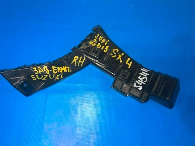 Кронштейн бампера задний правый Suzuki SX4
