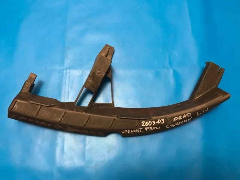 Крепление фары переднее левое Renault Scenic 2