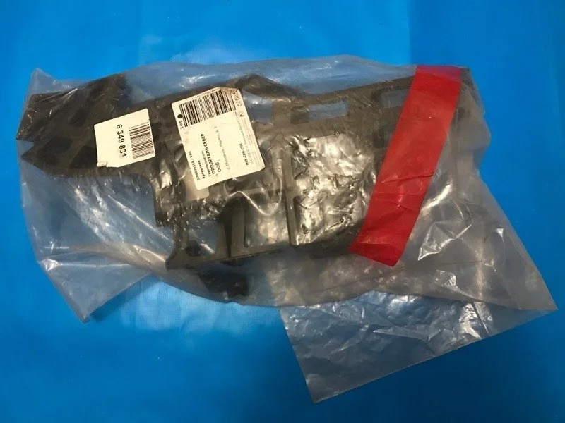 Кронштейн бампера передний левый Skoda Superb