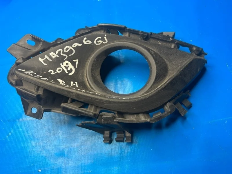 Рамка птф правая Mazda 6 GJ 2013+