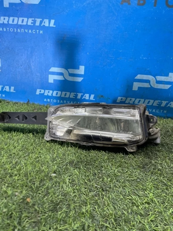 Фара противотуманная передняя правая Lexus NX200
