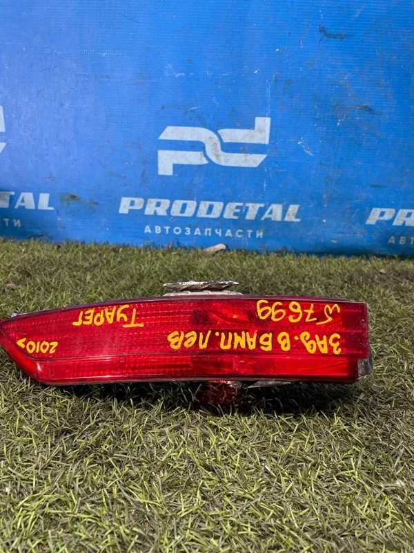 Отражатель в бампер задний левый Volkswagen